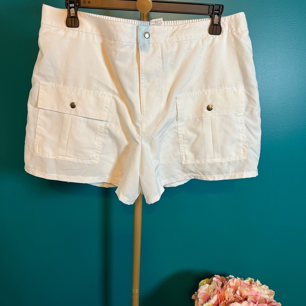 Relativity White Cargo Shorts with Textured Fabric